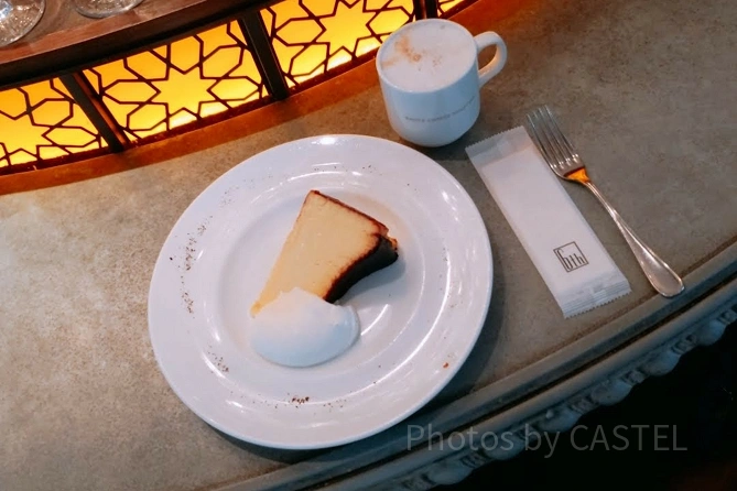 バスクチーズケーキとカフェラテ