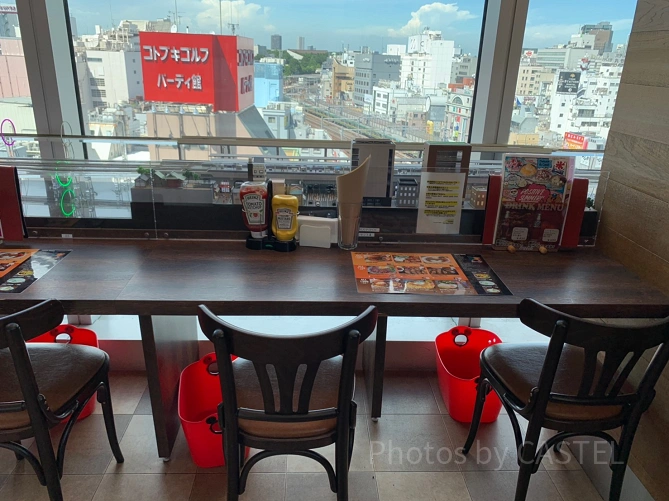 シュッシュポポン御徒町店のカウンター席