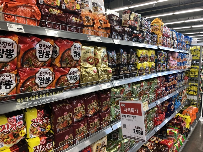 ロッテマートの売り場の様子