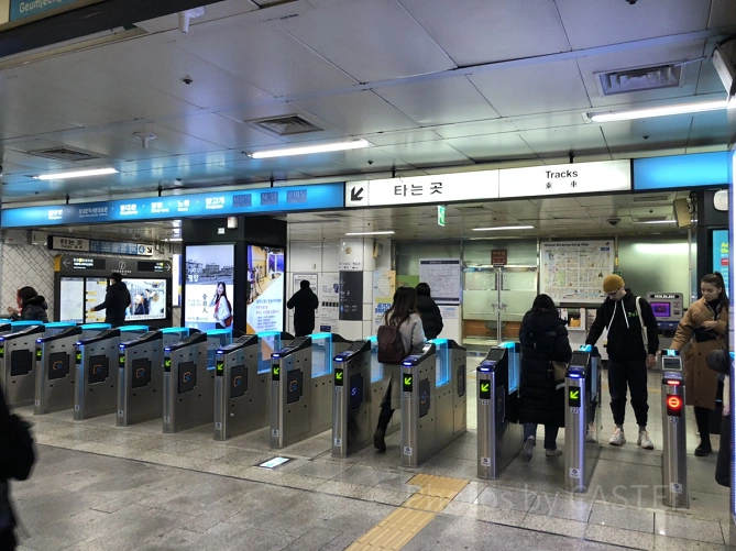 地下鉄4号線「明洞」駅の改札