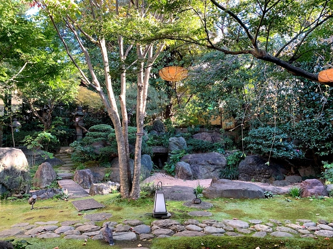 さやの湯処の日本庭園