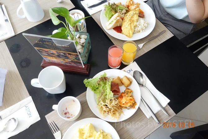 アストンクタホテル＆レジデンスの朝食バイキング