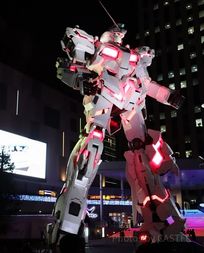 ライトアップしたユニコーンガンダム