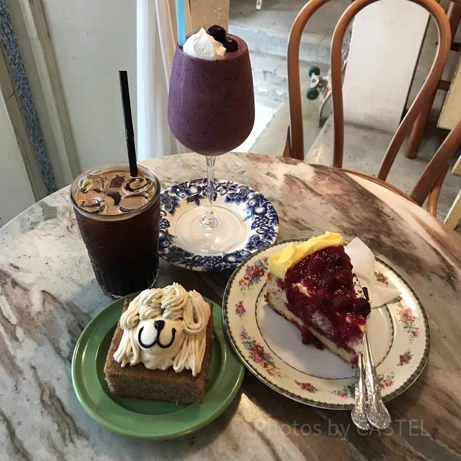 ヴィクトリアケーキと犬の紅茶ケーキ