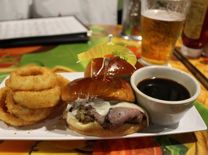 【ハワイ】ワイキキのおすすめレストラン6選！全店実食レポあり！有吉の夏休み2019のロケ場所も♪
