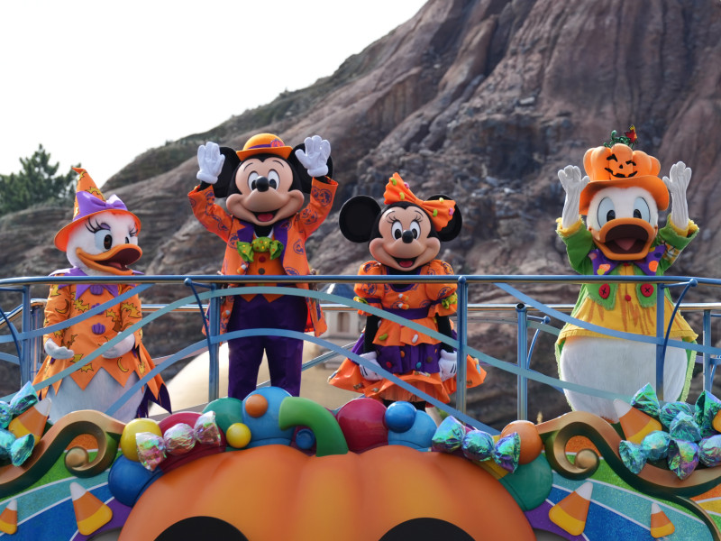 【2024】TDS「ディズニー・ハロウィーン・グリーティング」はどんなショー？登場キャラクターや開催期間まとめ