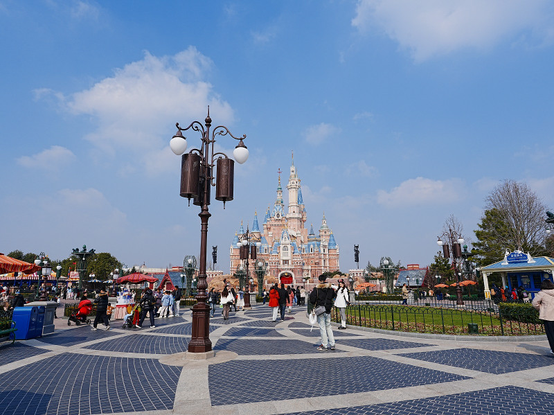 【2025年最新】上海ディズニーランド営業時間と休園日を解説！15～30分早くオープンする日も！