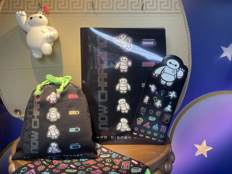 【7/1～】ベイマックスの夏のネオングッズまとめ！身に着けグッズやぬいぐるみ、雑貨も！