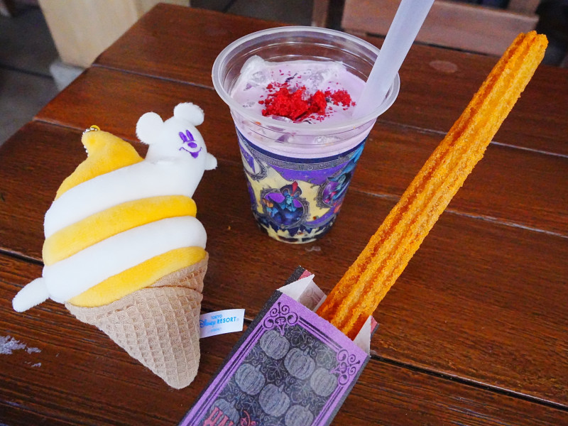 【2025】ディズニーハロウィンフード一覧！食べ歩きフードからコースメニューまで徹底紹介