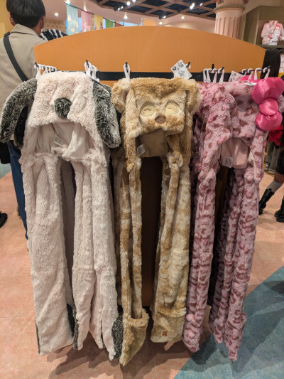 キティマフラーハット(右)