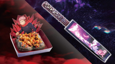 左：黒閃！ チキンピザブレッド ～旨辛ガーリック～ 右：虚式「茈」 チュリトス ～ミックスベリー味～　