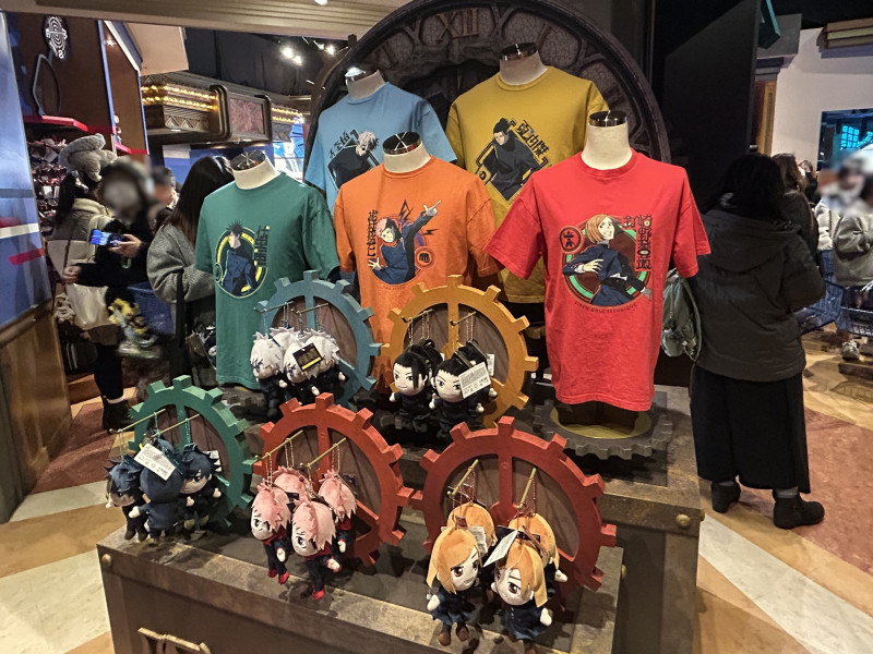 【2026】USJ×呪術廻戦コラボグッズ全種類まとめ！虎杖悠仁や五条悟のぬいぐるみキーチェーンなど登場