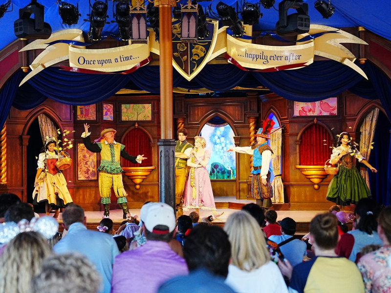 カリフォルニア・アナハイムディズニーランドリゾートのショー：ロイヤルシアターのラプンツェルショー