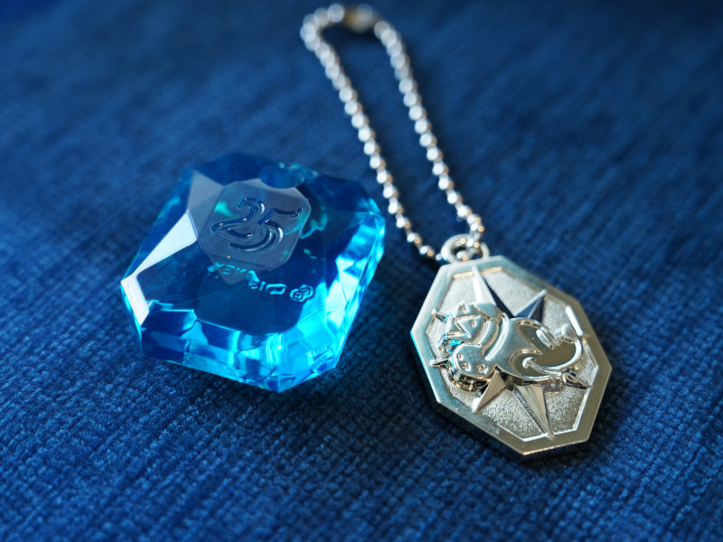 ジュビリーブルーストーンとチャーム