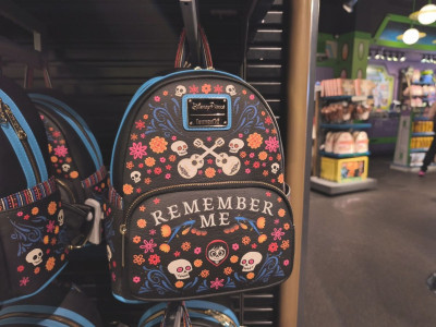 アナハイムディズニーラウンジフライ（Loungefly）：リメンバーミー