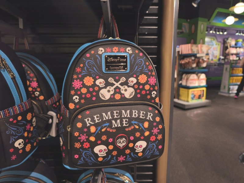 アナハイムディズニーラウンジフライ（Loungefly）：リメンバーミー