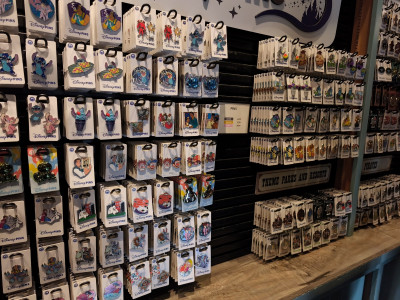 アナハイムディズニーのピンバッジ：販売場所