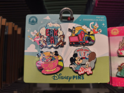 アナハイムディズニーのピンバッジ：パークモチーフ