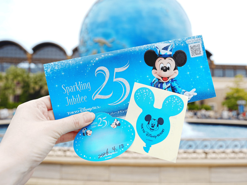無料でもらえるディズニーシー25周年グッズ一覧！シールやリーフレットのもらい方・もらえる場所