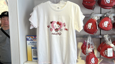 キティのTシャツ