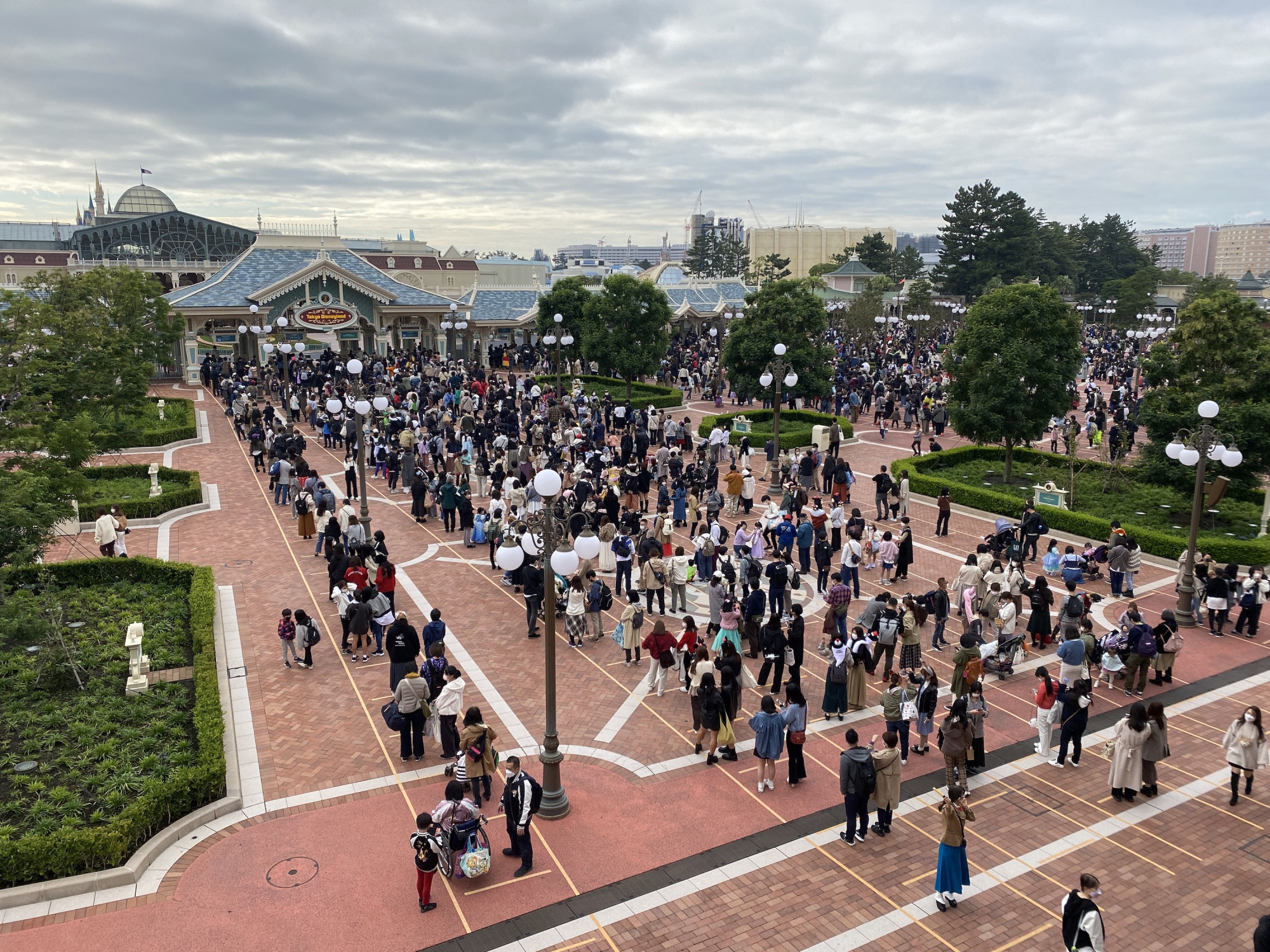 ディズニーランド開園待ちの様子 11月1日 キャステル Castel ディズニー情報