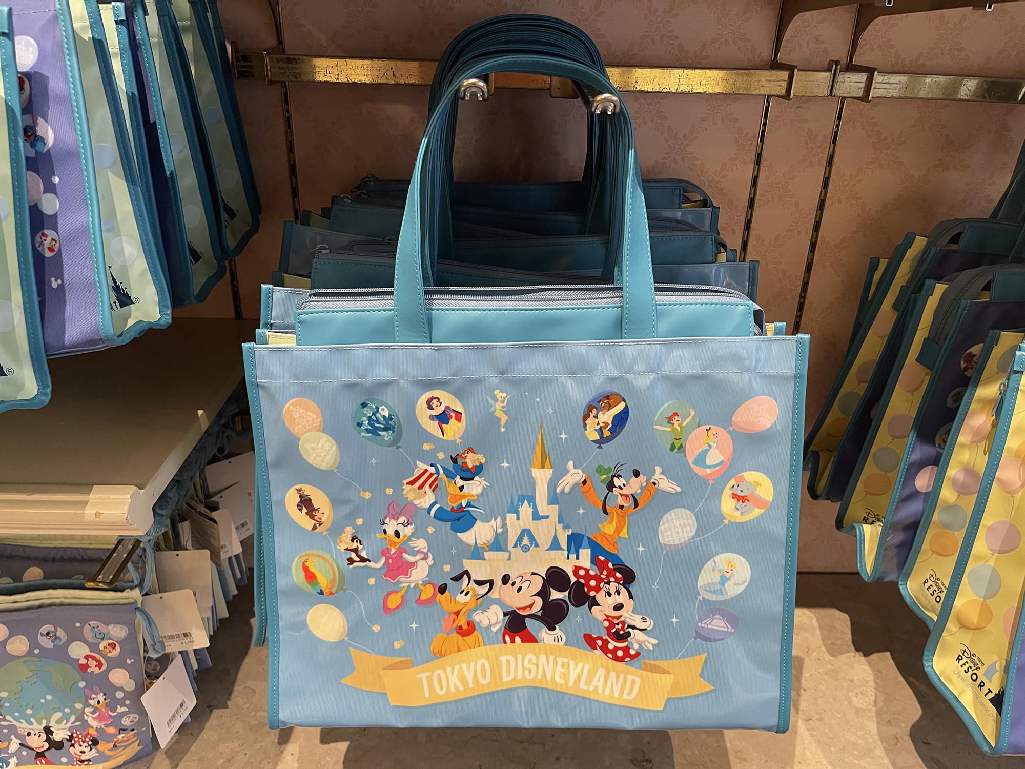 ディズニーの袋 お買い物袋 ショッピングバッグまとめ 種類 販売場所 値段など 再利用方法も