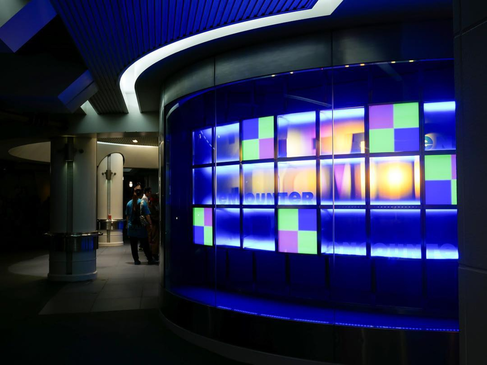 コズミック エンカウンター外観 キャステル Castel ディズニー情報