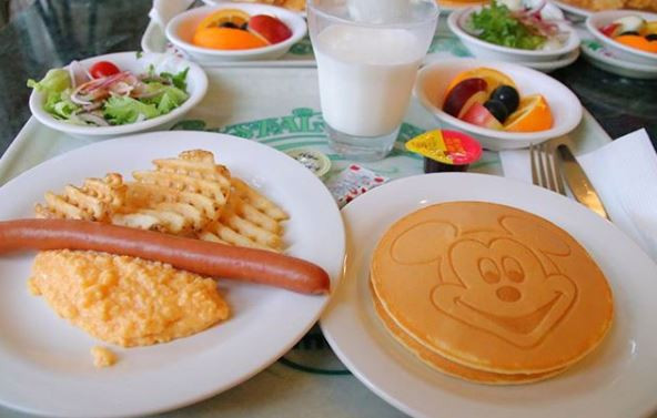 朝食はミッキーのパンケーキも キャステル Castel ディズニー情報