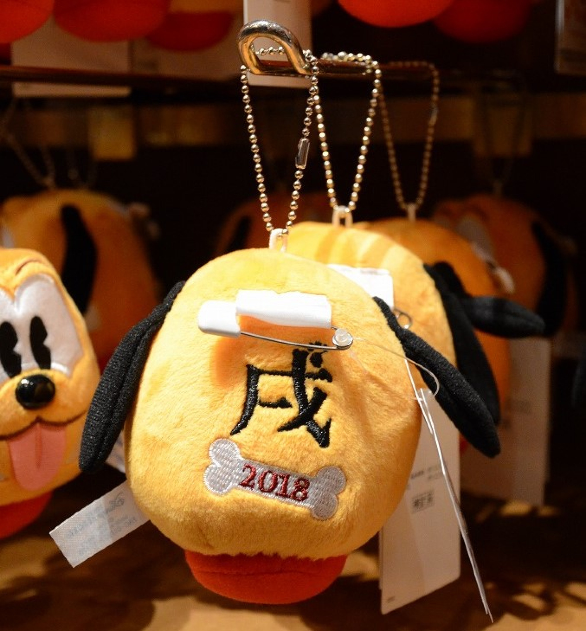 だるまプルートぬいぐるみバッジ裏 キャステル Castel ディズニー情報