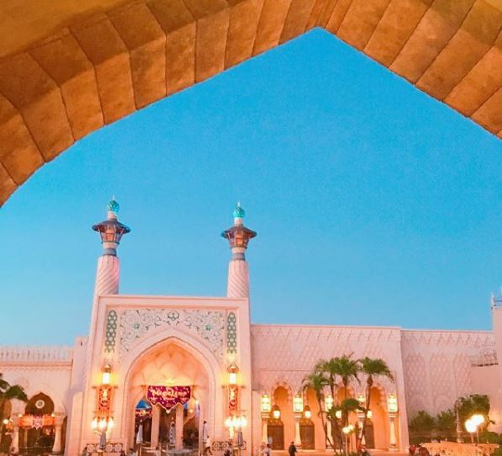 マジックランプシアターの外観 キャステル Castel ディズニー情報