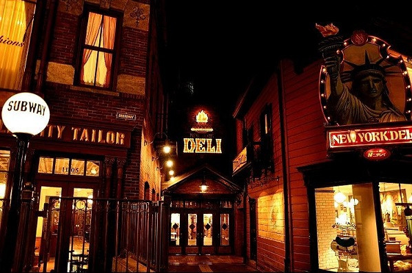 夜のニューヨーク デリ キャステル Castel ディズニー情報