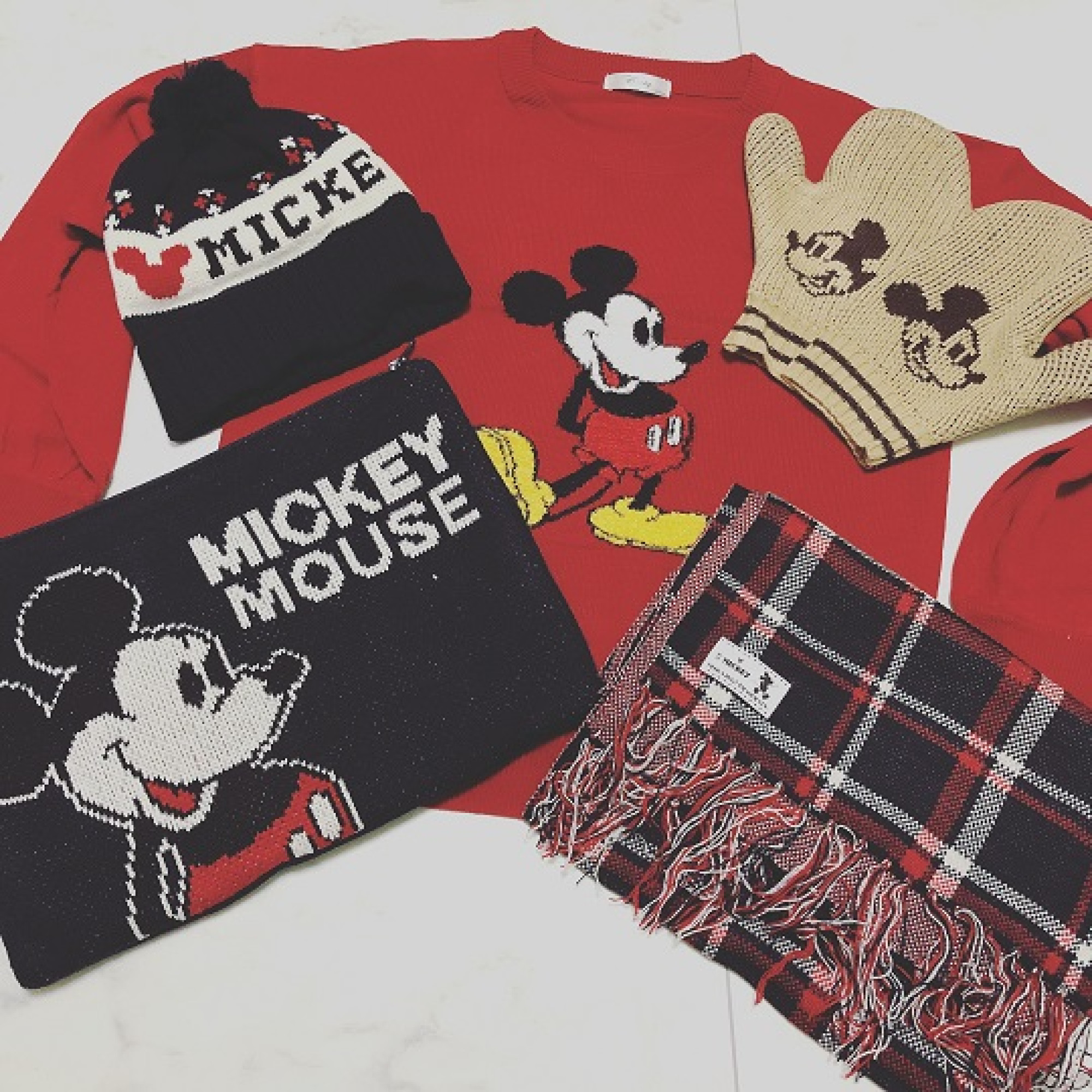 全身ミッキーコーデの完成 キャステル Castel ディズニー情報