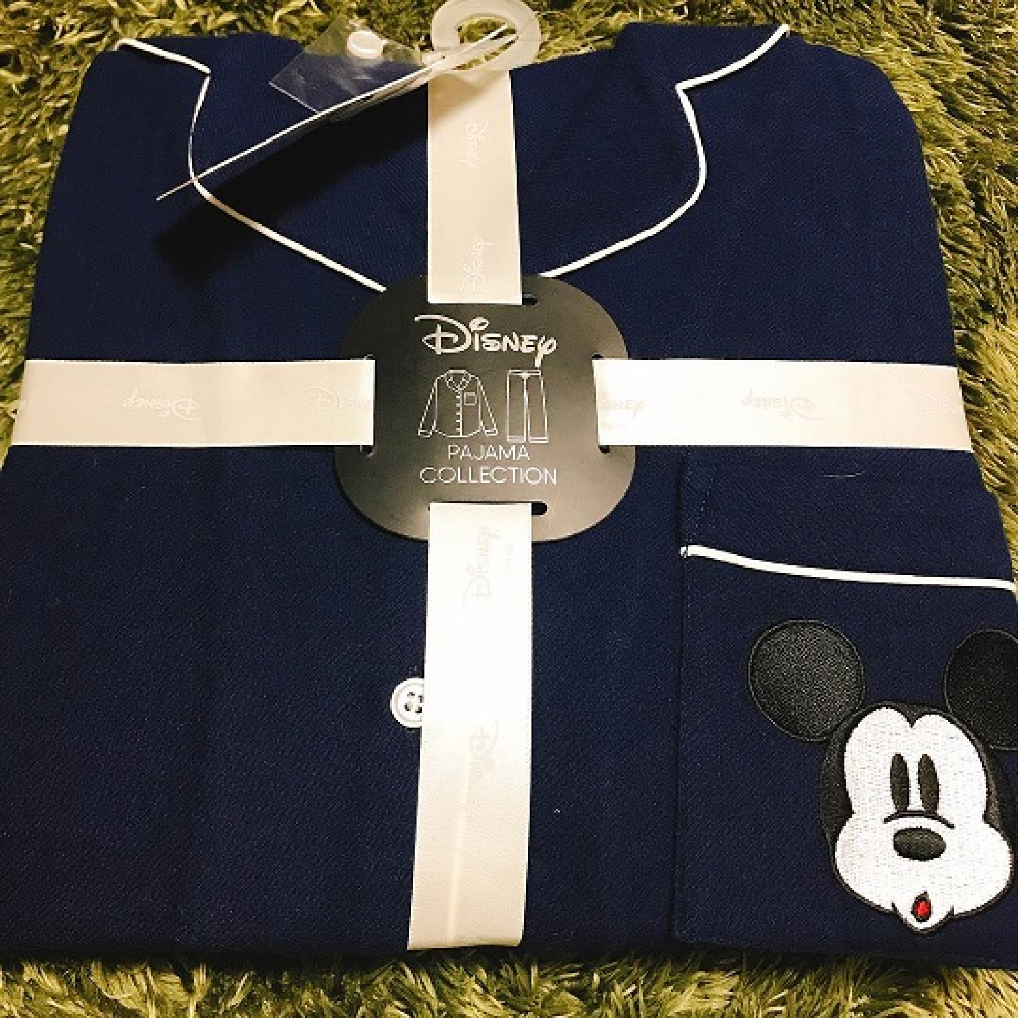 シンプルな無地に ミッキーフェイスのワンポイントが可愛い キャステル Castel ディズニー情報