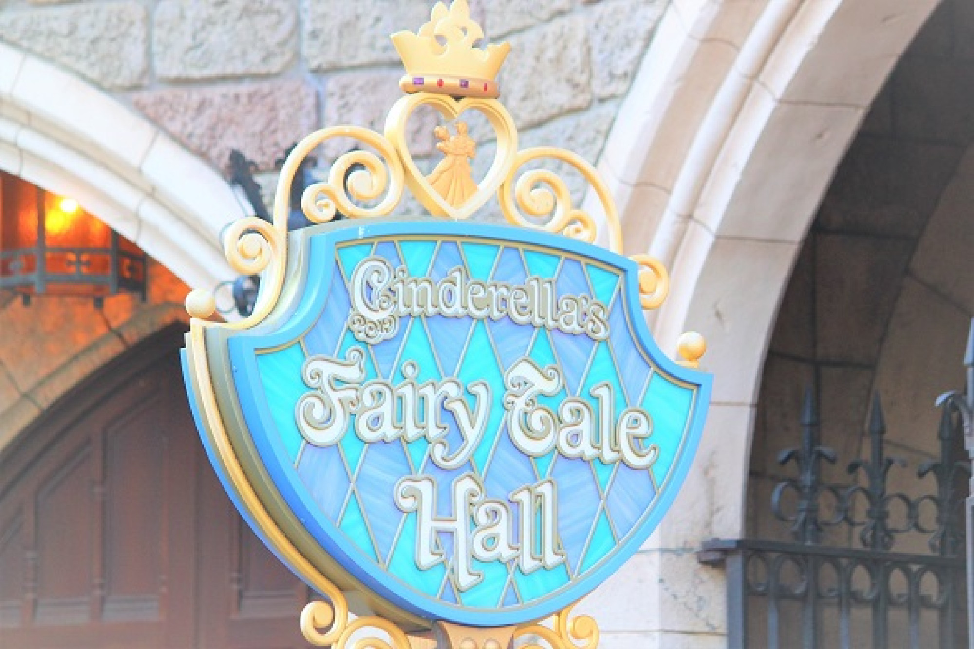 ファンタジーランドは城下町 キャステル Castel ディズニー情報