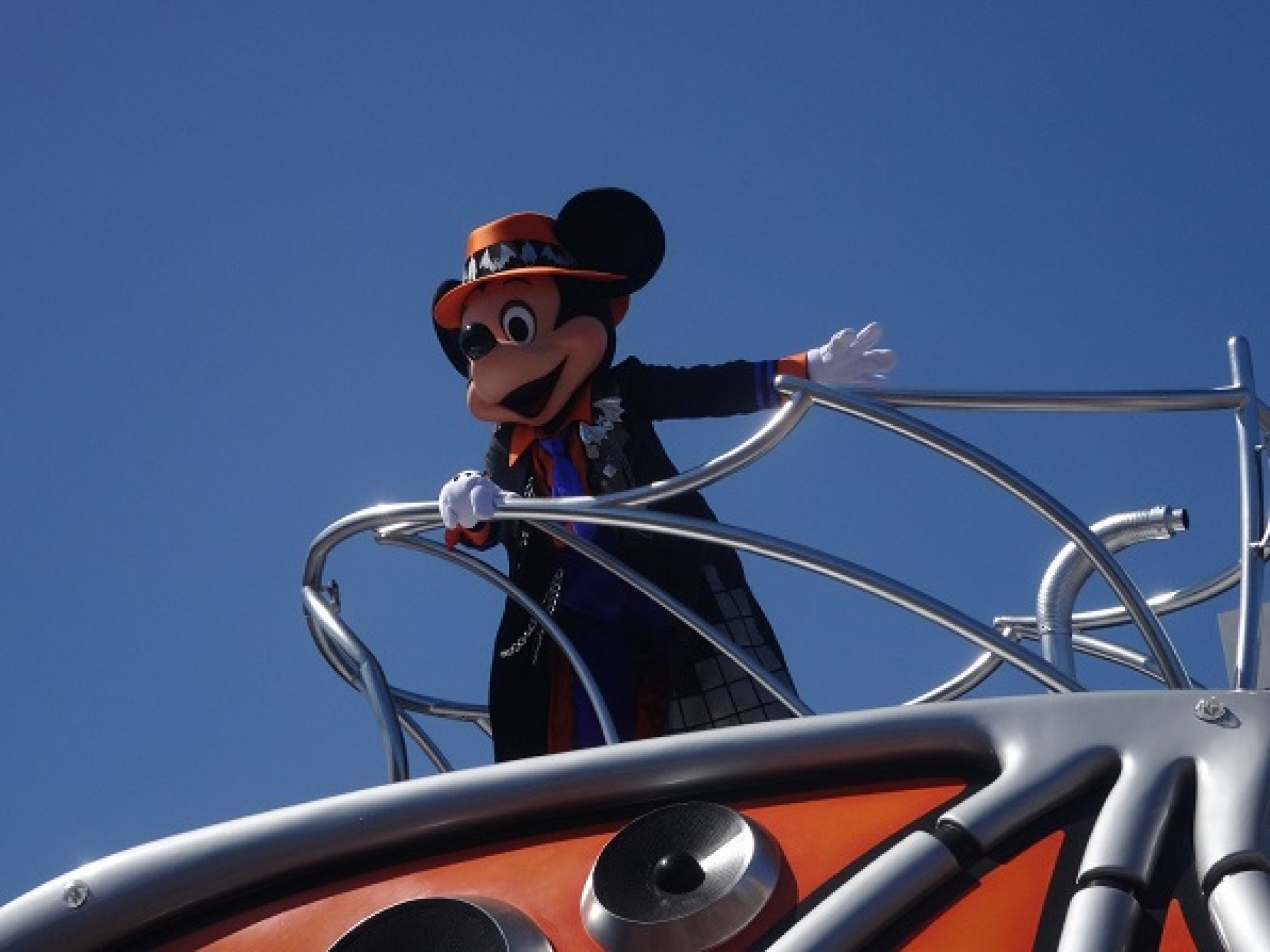 ハロウィンの衣装のミッキー キャステル Castel ディズニー情報