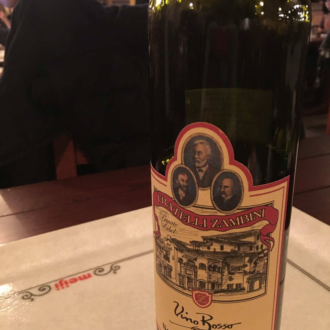 ボトルの赤ワイン キャステル Castel ディズニー情報