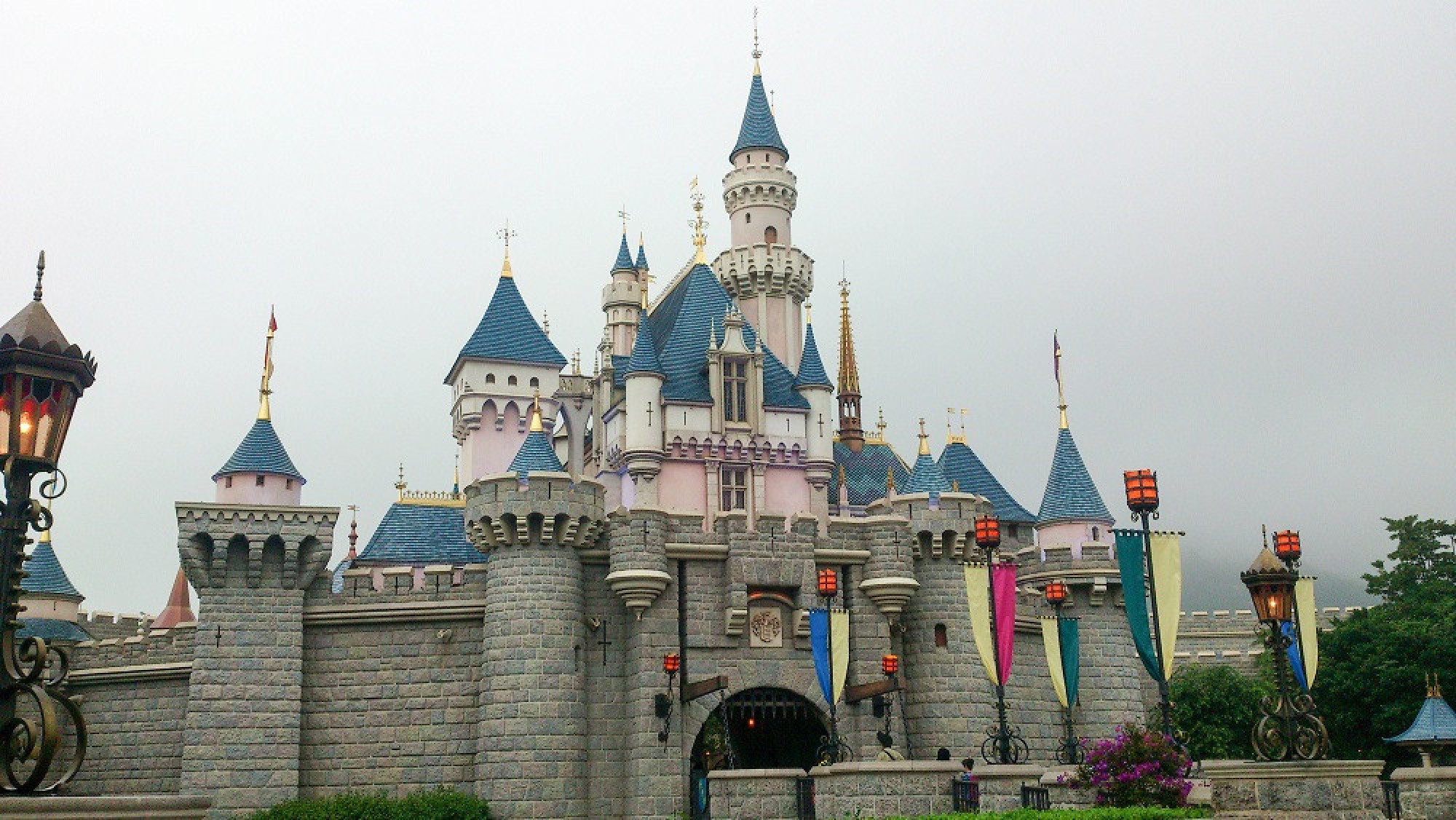 香港ディズニーランドのオーロラ城 キャステル Castel ディズニー情報