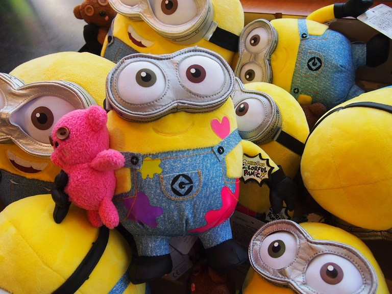 ミニオンのカラフルパニックボブぬいぐるみ キャステル Castel ディズニー情報