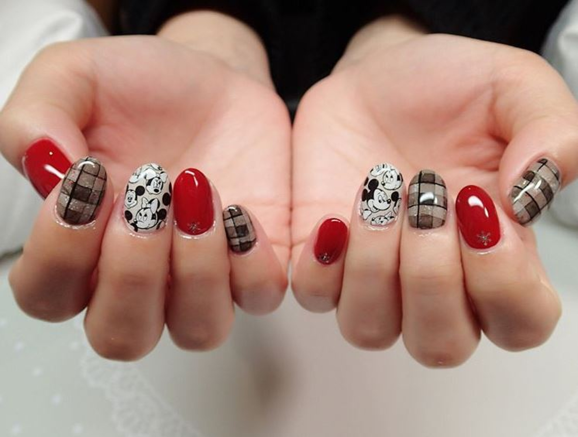 赤 グレーチェックネイル キャステル Castel ディズニー情報