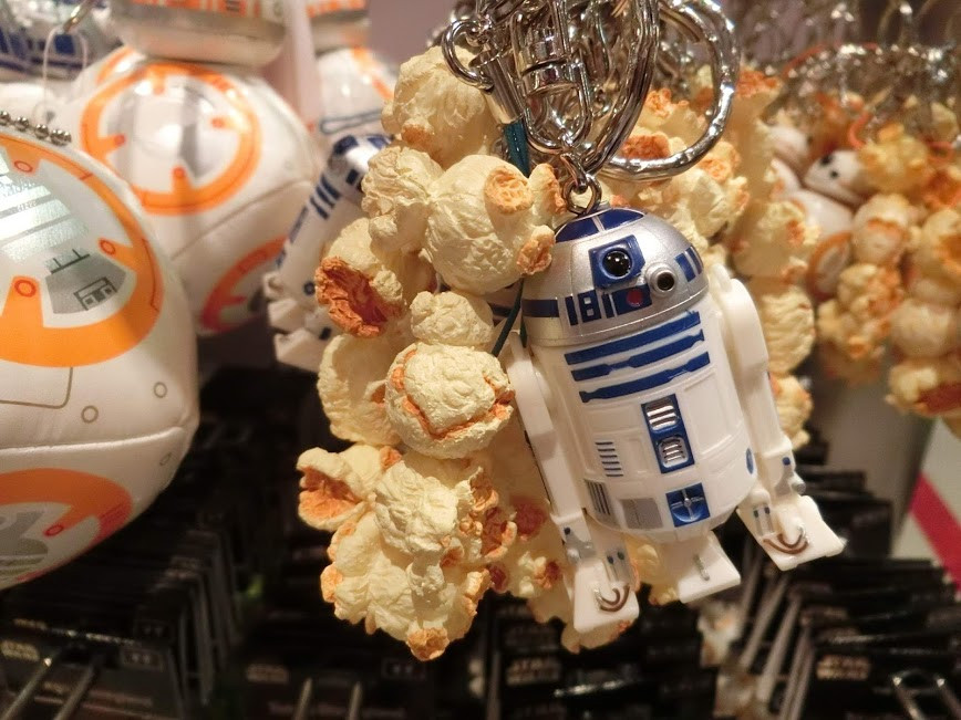 R2 D2のポップコーンキーチェーンストラップ キャステル Castel ディズニー情報