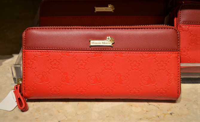 ディズニーランドの財布 バッグ19選 高級感あふれるレザー 革のお土産におすすめのグッズ
