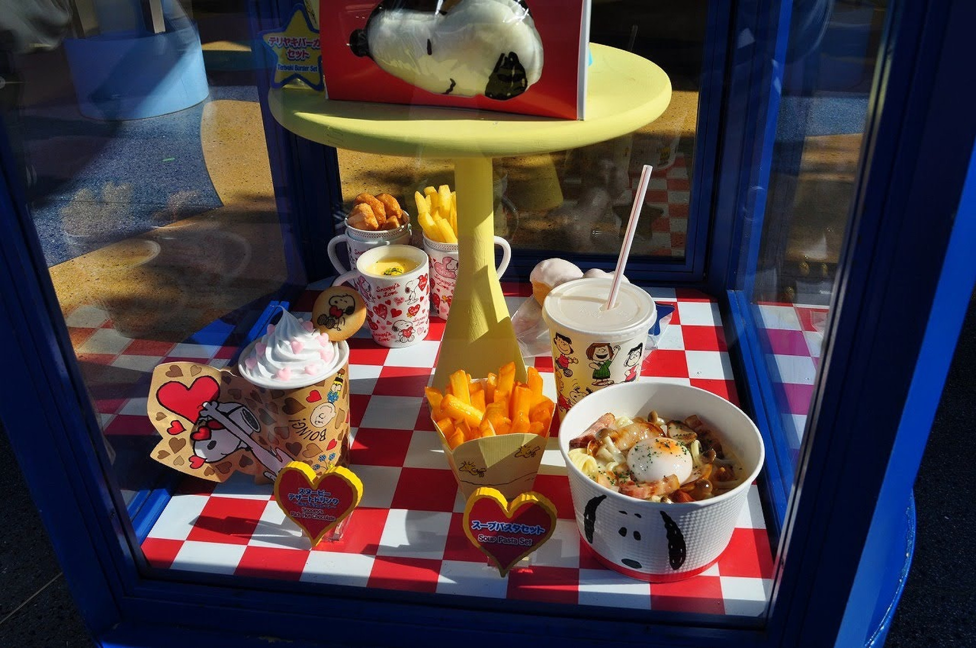 スヌーピーのバックロット カフェのメニュー 18年クリスマス キャステル Castel ディズニー情報 スヌーピーのバックロット カフェのメニュー 18年クリスマス キャステル Castel ディズニー情報