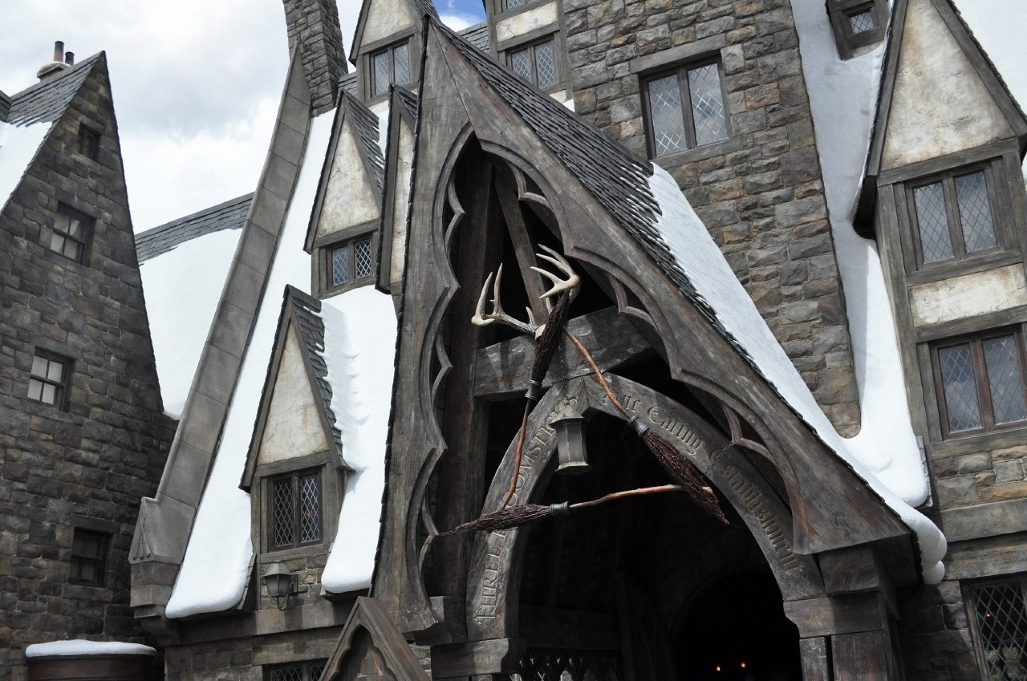 Usj 三本の箒 外観 キャステル Castel ディズニー情報