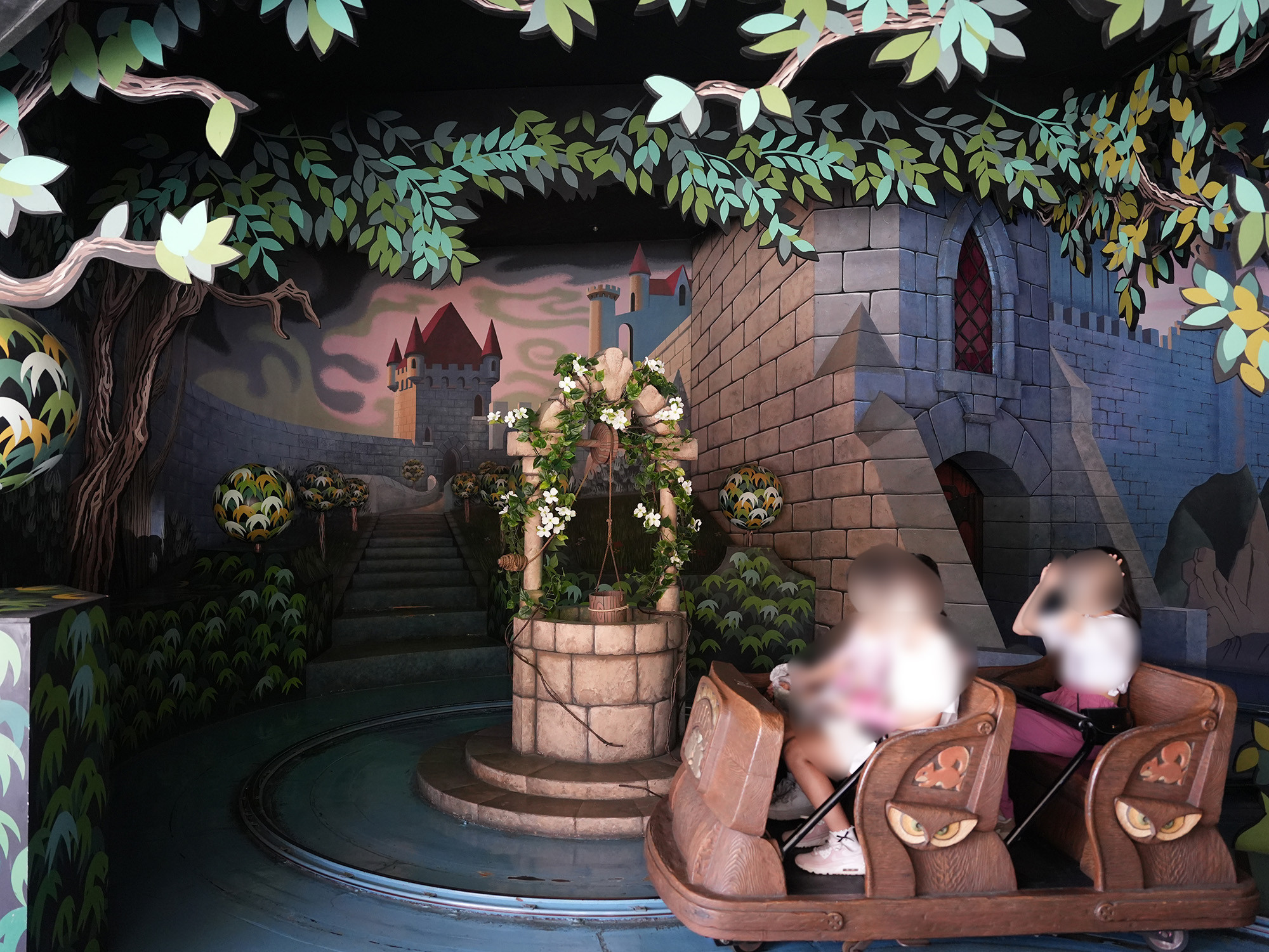 実はディズニーランドの中で一番怖いアトラクションと言われている キャステル Castel ディズニー情報