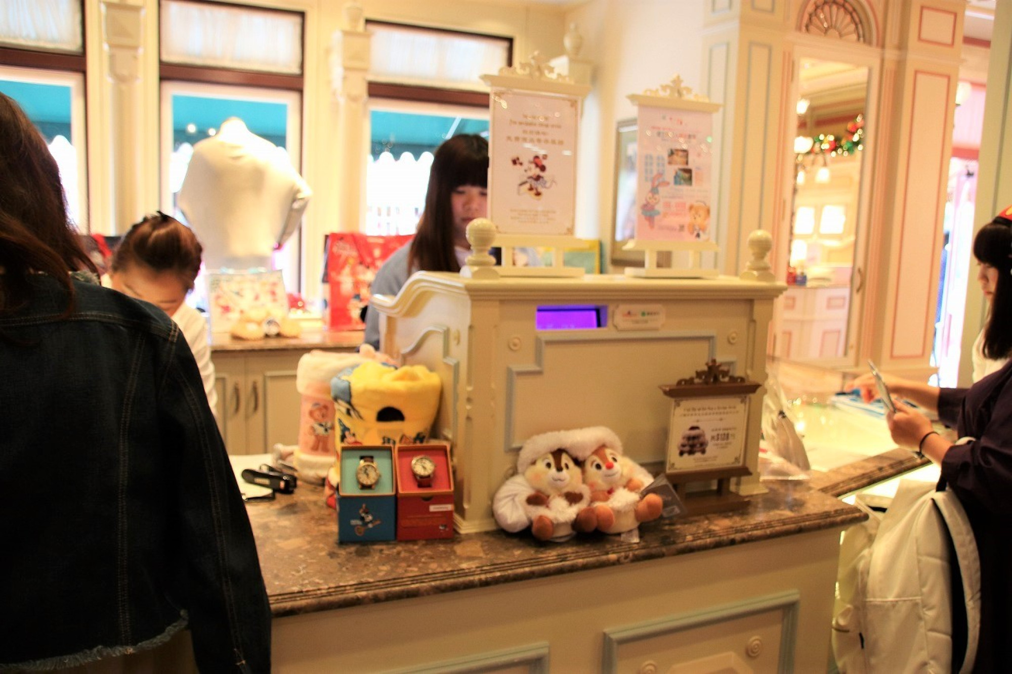 香港ディズニーランドのレジ キャステル Castel ディズニー情報