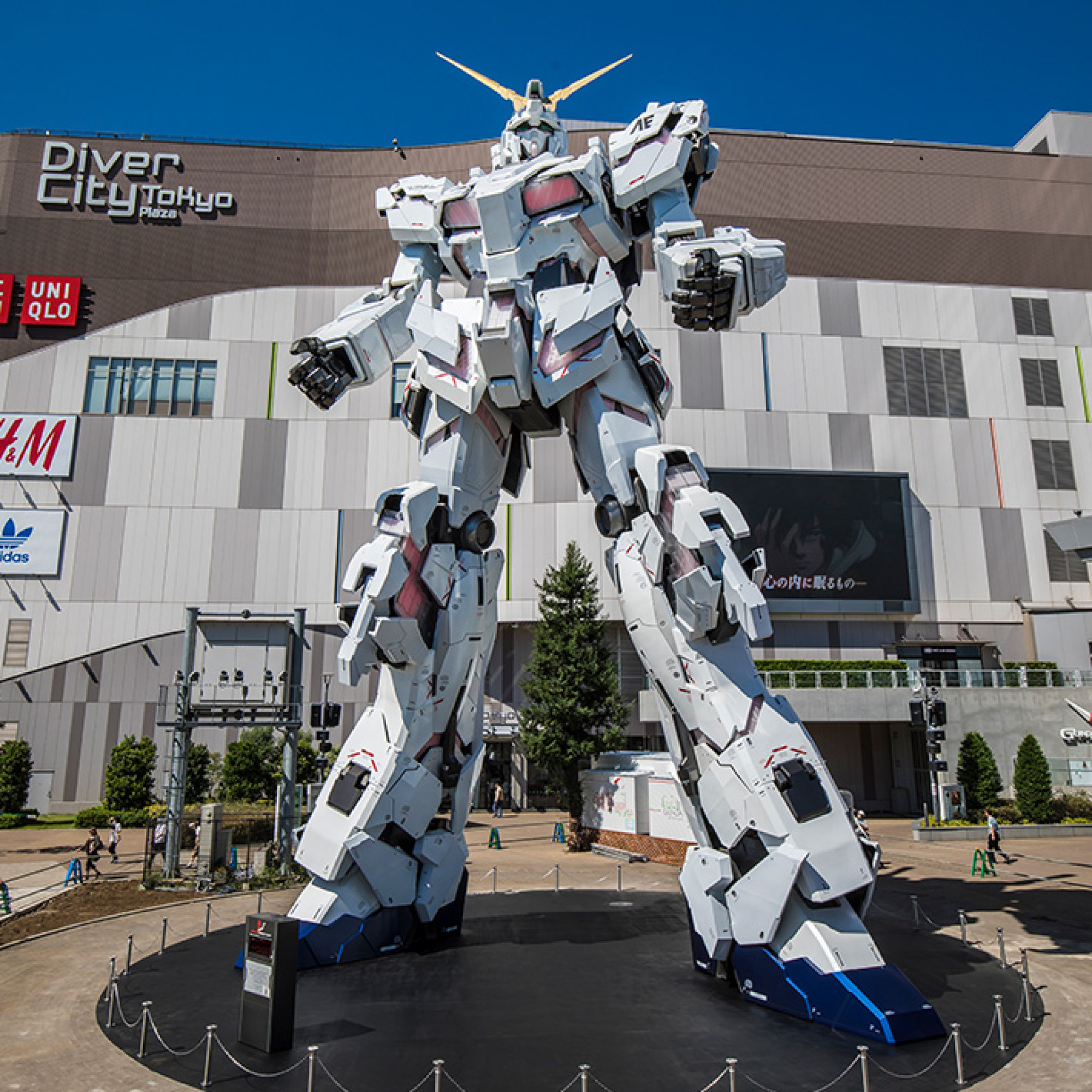 お台場に置かれている現在のガンダム キャステル Castel ディズニー情報