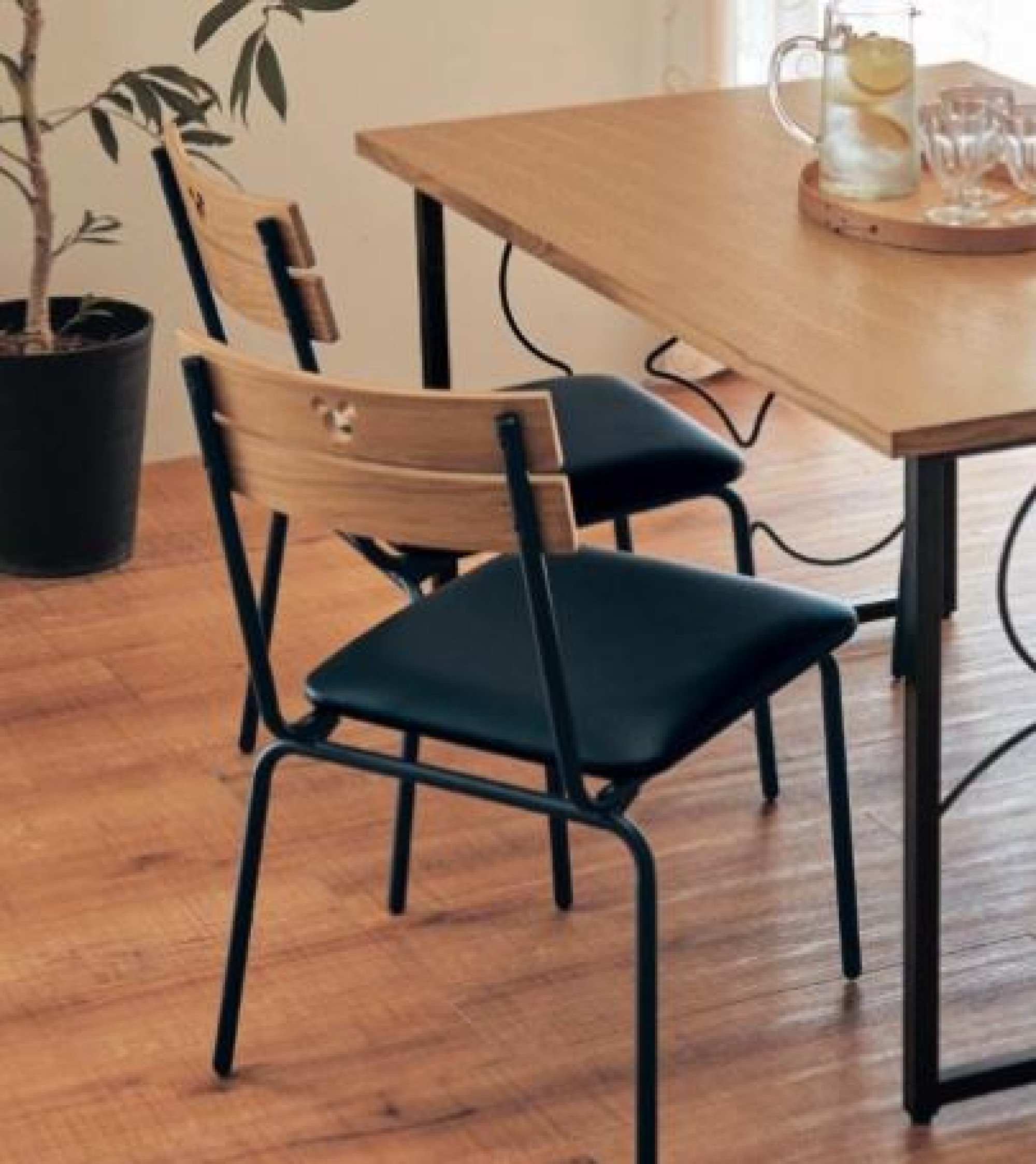 カフェ風ダイニングチェア２脚セット キャステル Castel ディズニー情報