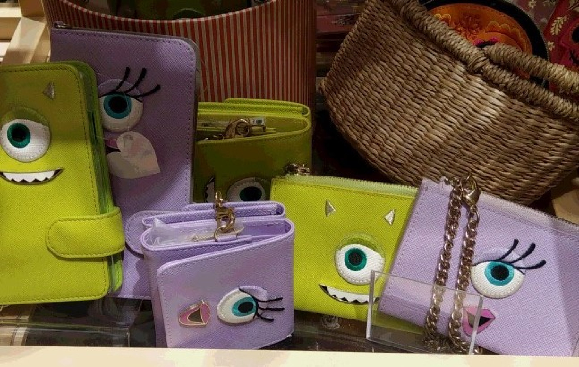 モンスターズインクシリーズ キャステル Castel ディズニー情報