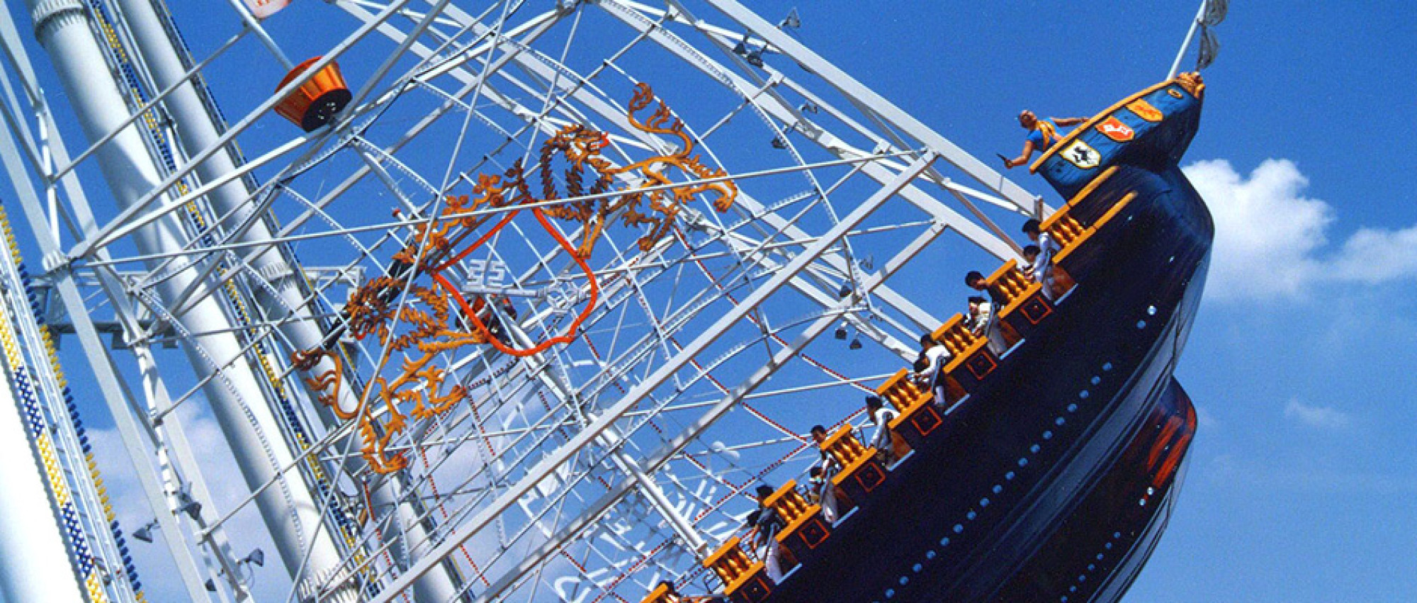 フライングパイレーツ キャステル Castel ディズニー情報