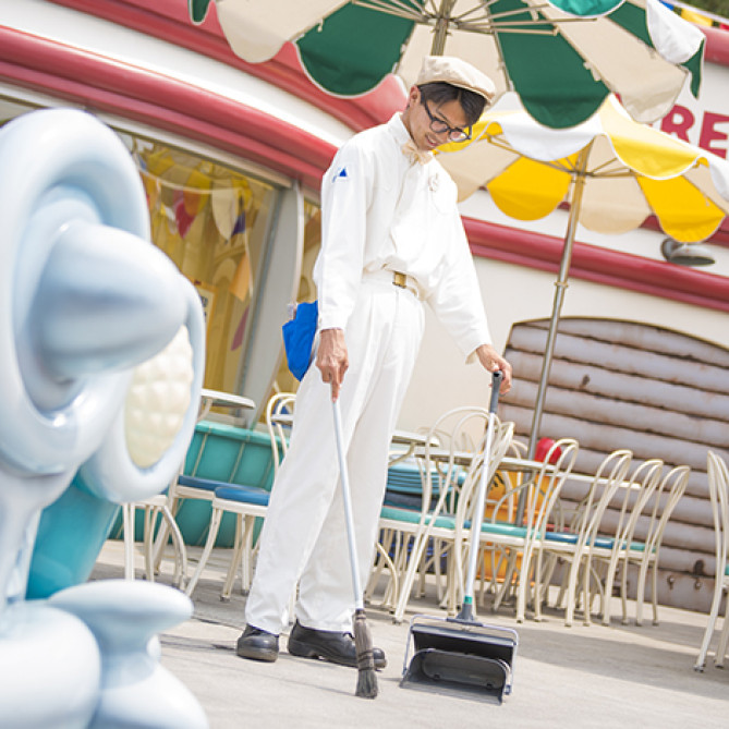 ディズニー】カストーディアルキャストとは?お仕事内容まとめ!体験 ...